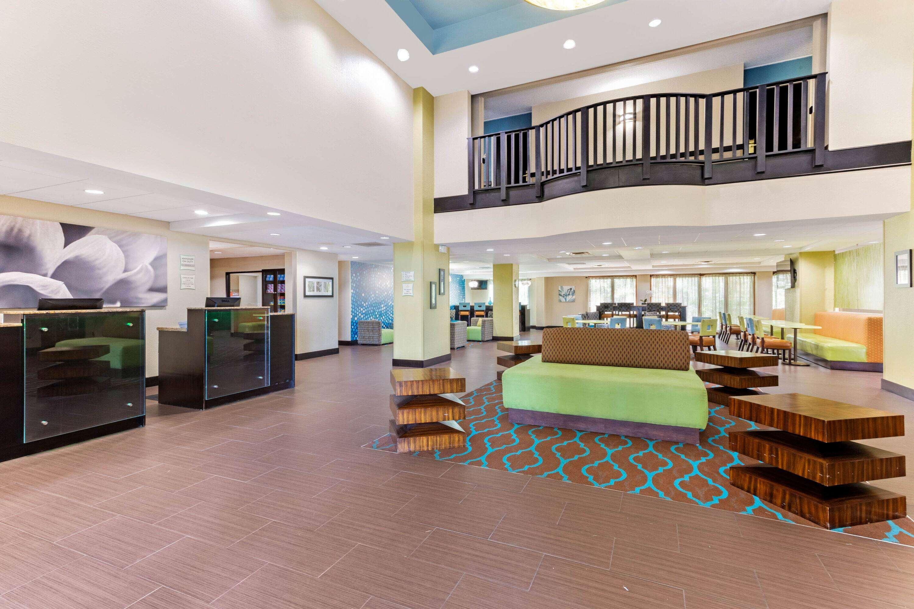 La Quinta By Wyndham Tampa North I-75 Hotel Exterior photo