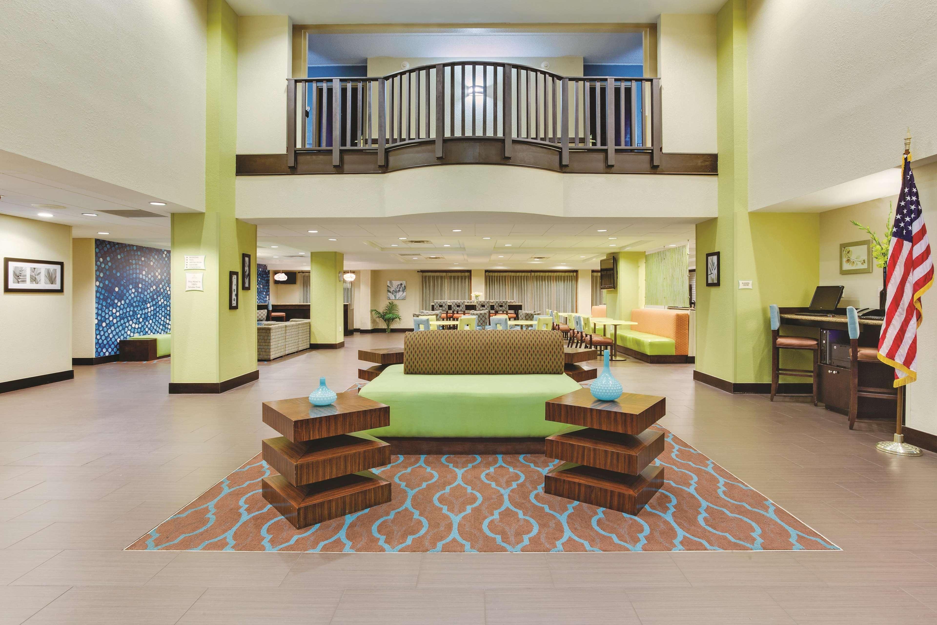 La Quinta By Wyndham Tampa North I-75 Hotel Exterior photo