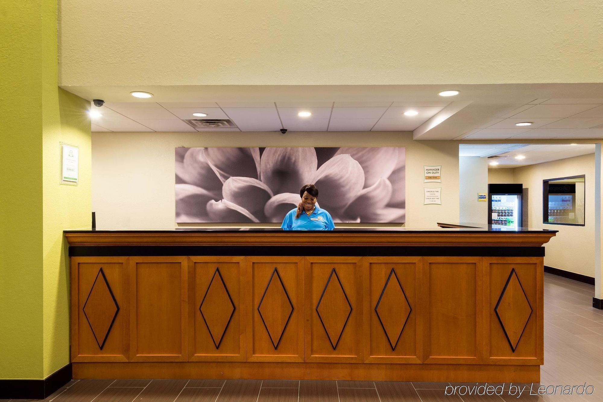La Quinta By Wyndham Tampa North I-75 Hotel Exterior photo